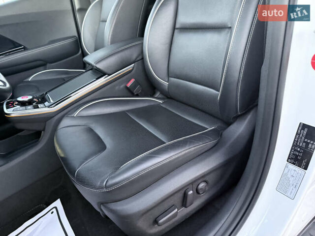 Белый Киа Niro, объемом двигателя 0 л и пробегом 130 тыс. км за 20999 $, фото 15 на Automoto.ua
