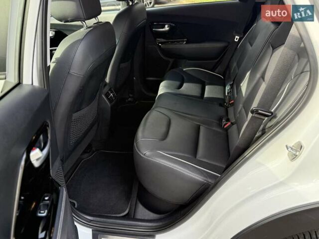 Білий Кіа Niro, об'ємом двигуна 0 л та пробігом 168 тис. км за 18455 $, фото 9 на Automoto.ua