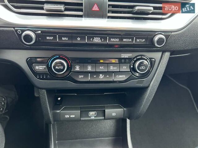 Белый Киа Niro, объемом двигателя 0 л и пробегом 146 тыс. км за 19799 $, фото 41 на Automoto.ua