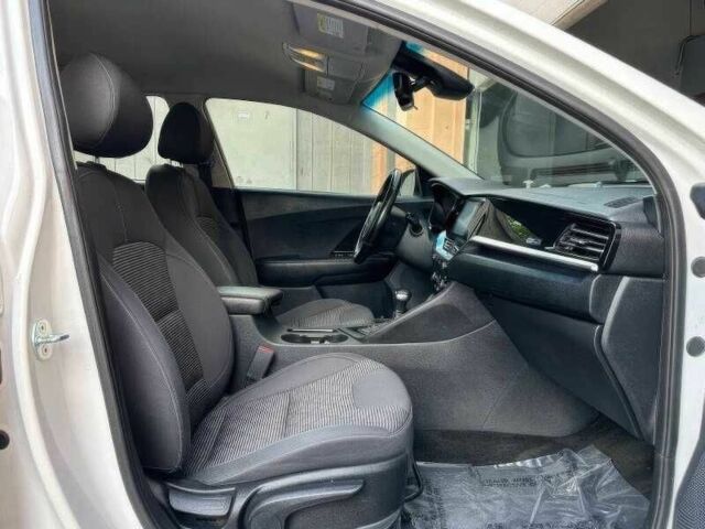 Белый Киа Niro, объемом двигателя 1.6 л и пробегом 65 тыс. км за 7100 $, фото 15 на Automoto.ua