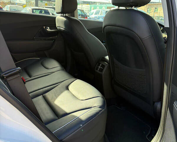 Белый Киа Niro, объемом двигателя 0 л и пробегом 140 тыс. км за 19450 $, фото 15 на Automoto.ua