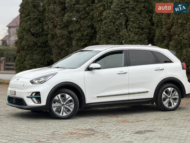 Білий Кіа Niro, об'ємом двигуна 0 л та пробігом 141 тис. км за 19499 $, фото 3 на Automoto.ua