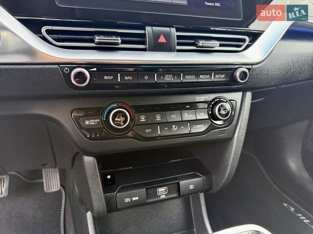 Білий Кіа Niro, об'ємом двигуна 0 л та пробігом 89 тис. км за 18950 $, фото 67 на Automoto.ua