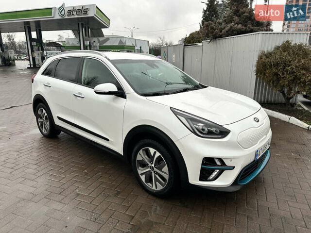 Белый Киа Niro, объемом двигателя 0 л и пробегом 75 тыс. км за 18300 $, фото 1 на Automoto.ua