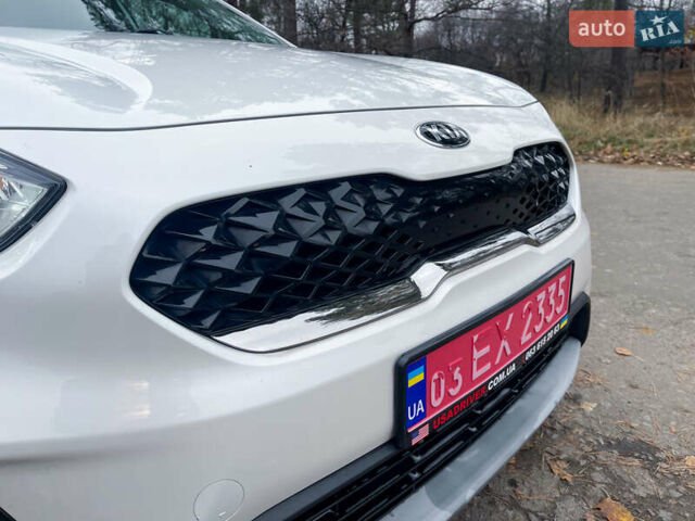 Білий Кіа Niro, об'ємом двигуна 1.6 л та пробігом 215 тис. км за 16800 $, фото 12 на Automoto.ua