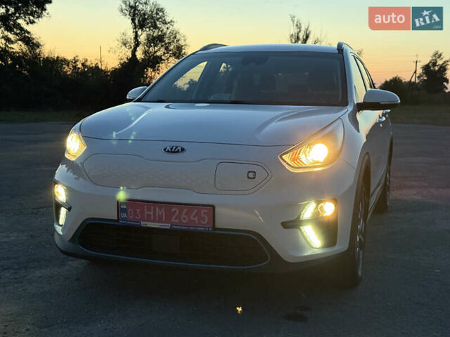 Білий Кіа Niro, об'ємом двигуна 0 л та пробігом 152 тис. км за 18500 $, фото 26 на Automoto.ua
