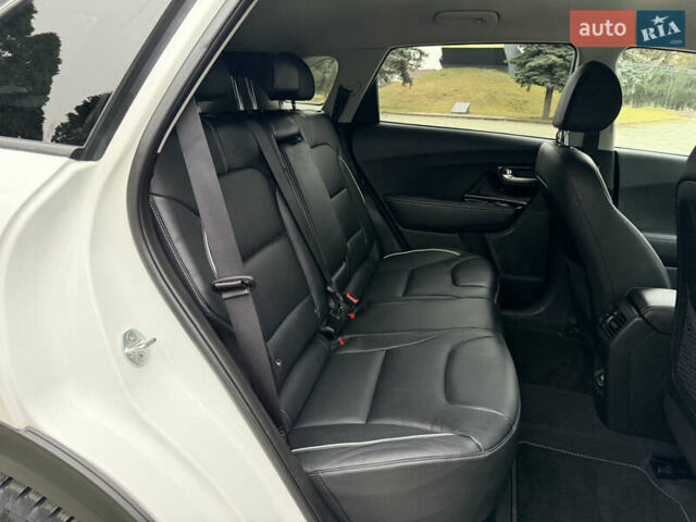 Білий Кіа Niro, об'ємом двигуна 0 л та пробігом 141 тис. км за 19499 $, фото 54 на Automoto.ua