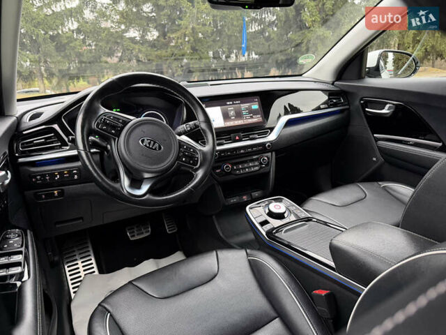 Білий Кіа Niro, об'ємом двигуна 0 л та пробігом 141 тис. км за 19499 $, фото 48 на Automoto.ua
