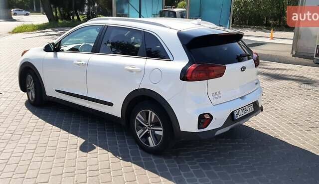Белый Киа Niro, объемом двигателя 1.58 л и пробегом 64 тыс. км за 18900 $, фото 4 на Automoto.ua