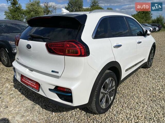 Білий Кіа Niro, об'ємом двигуна 0 л та пробігом 112 тис. км за 22900 $, фото 16 на Automoto.ua
