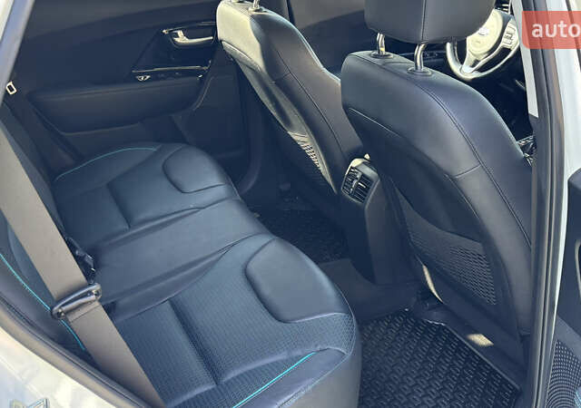 Белый Киа Niro, объемом двигателя 0 л и пробегом 114 тыс. км за 19400 $, фото 37 на Automoto.ua