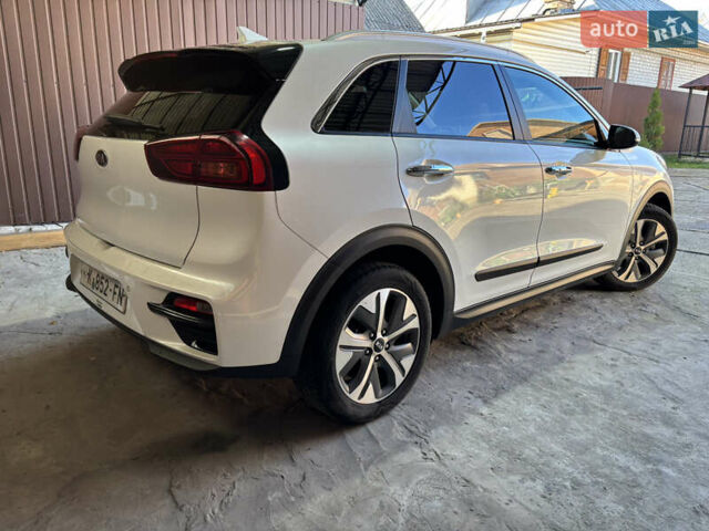 Белый Киа Niro, объемом двигателя 0 л и пробегом 117 тыс. км за 20066 $, фото 7 на Automoto.ua