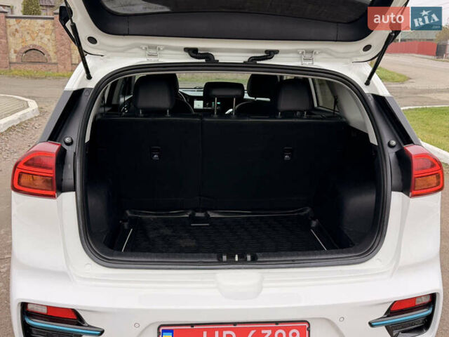 Білий Кіа Niro, об'ємом двигуна 0 л та пробігом 112 тис. км за 18300 $, фото 11 на Automoto.ua
