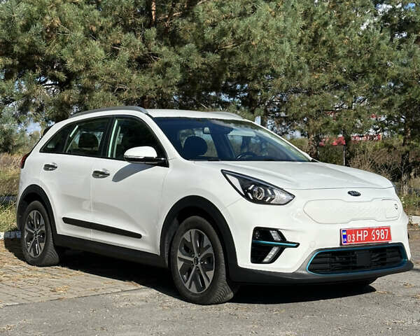 Киа Niro 2020 в Львове на Automoto.ua Белый Киа Niro, объемом двигателя 0 л и пробегом 129 тыс. км за 18350 $, фото 7 на Automoto.ua