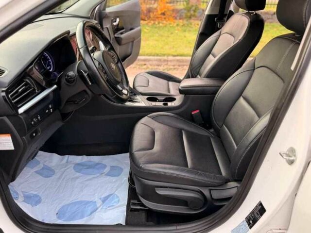 Белый Киа Niro, объемом двигателя 1.6 л и пробегом 148 тыс. км за 10000 $, фото 15 на Automoto.ua