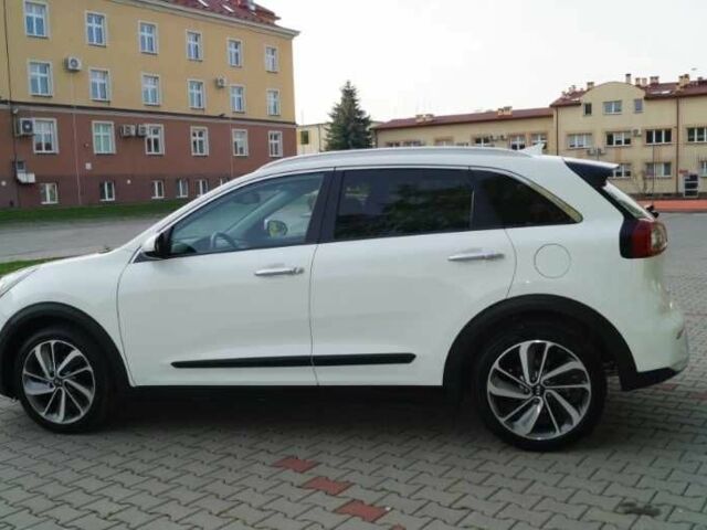 Белый Киа Niro, объемом двигателя 1.6 л и пробегом 98 тыс. км за 12400 $, фото 2 на Automoto.ua