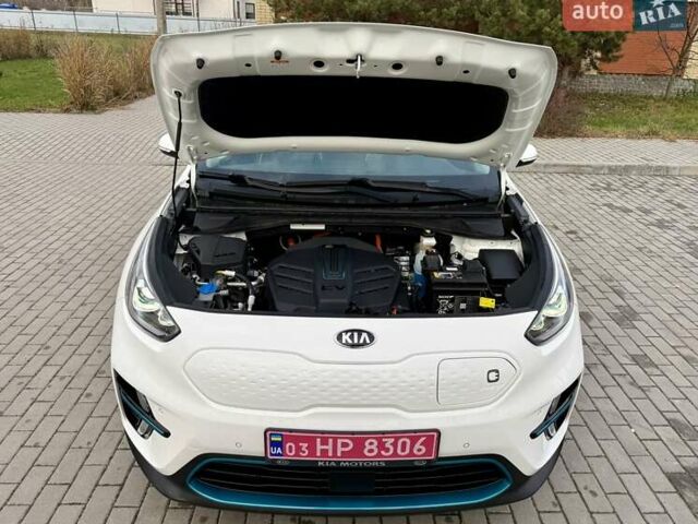 Білий Кіа Niro, об'ємом двигуна 0 л та пробігом 89 тис. км за 18950 $, фото 110 на Automoto.ua