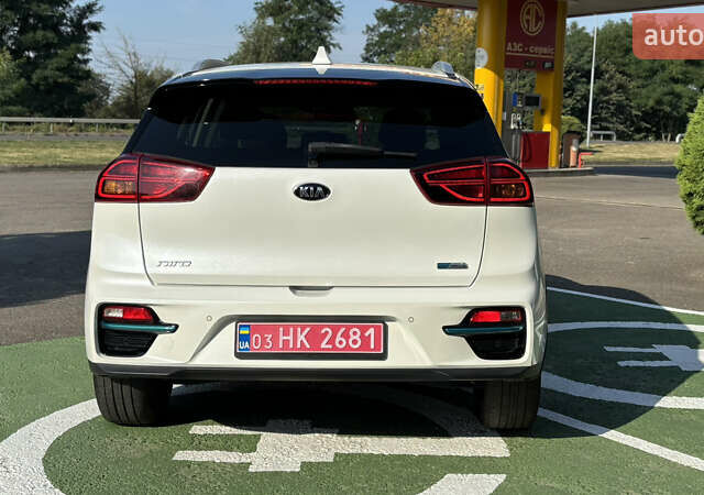 Белый Киа Niro, объемом двигателя 0 л и пробегом 114 тыс. км за 19400 $, фото 24 на Automoto.ua