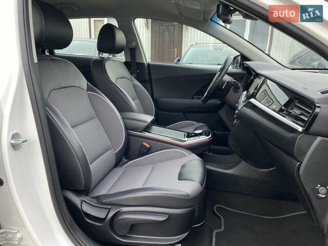 Белый Киа Niro, объемом двигателя 0 л и пробегом 96 тыс. км за 19950 $, фото 101 на Automoto.ua