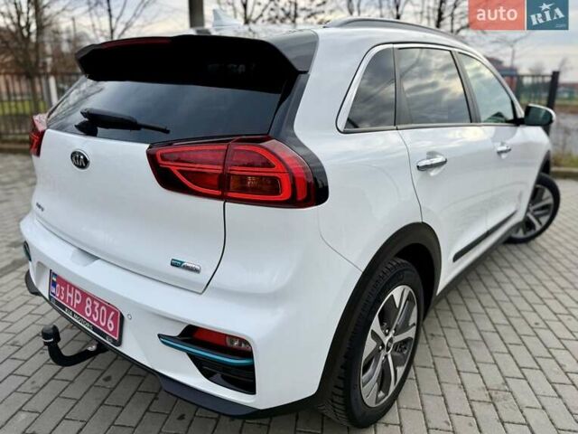 Білий Кіа Niro, об'ємом двигуна 0 л та пробігом 89 тис. км за 18950 $, фото 21 на Automoto.ua
