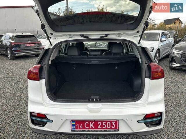 Киа Niro 2020 в Львове на Automoto.ua Белый Киа Niro, объемом двигателя 0 л и пробегом 95 тыс. км за 20450 $, фото 46 на Automoto.ua