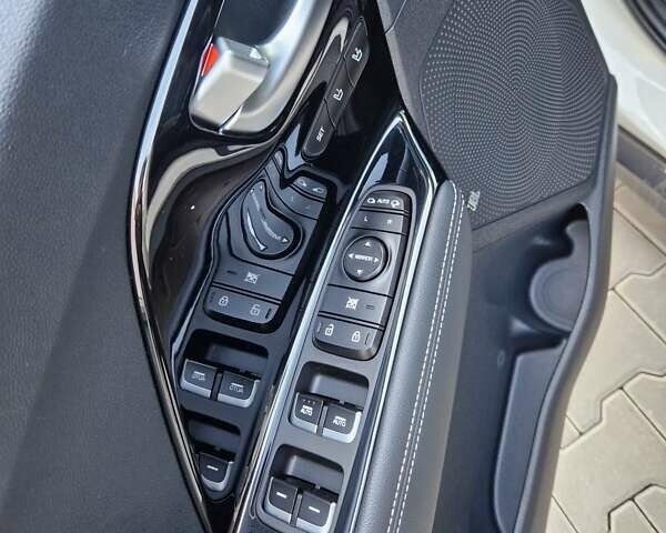 Белый Киа Niro, объемом двигателя 0 л и пробегом 94 тыс. км за 19855 $, фото 50 на Automoto.ua