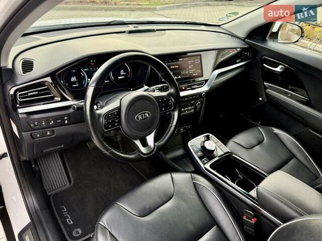 Білий Кіа Niro, об'ємом двигуна 0 л та пробігом 89 тис. км за 18950 $, фото 55 на Automoto.ua