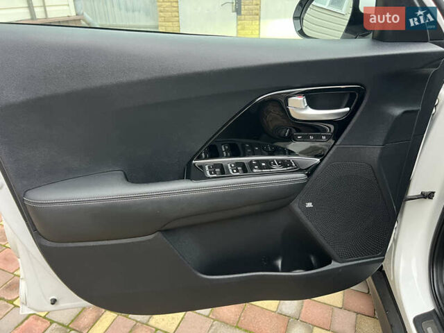 Белый Киа Niro, объемом двигателя 0 л и пробегом 116 тыс. км за 21000 $, фото 13 на Automoto.ua