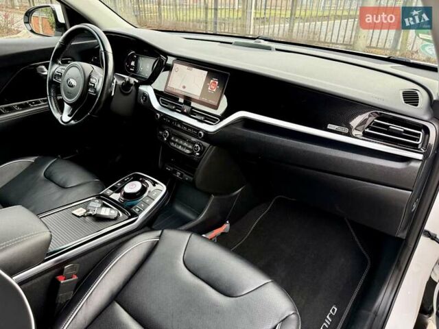 Білий Кіа Niro, об'ємом двигуна 0 л та пробігом 89 тис. км за 18950 $, фото 83 на Automoto.ua