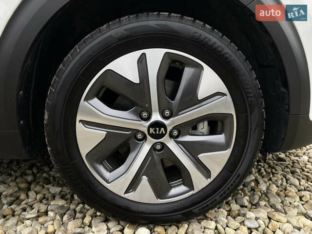 Белый Киа Niro, объемом двигателя 0 л и пробегом 96 тыс. км за 19950 $, фото 30 на Automoto.ua