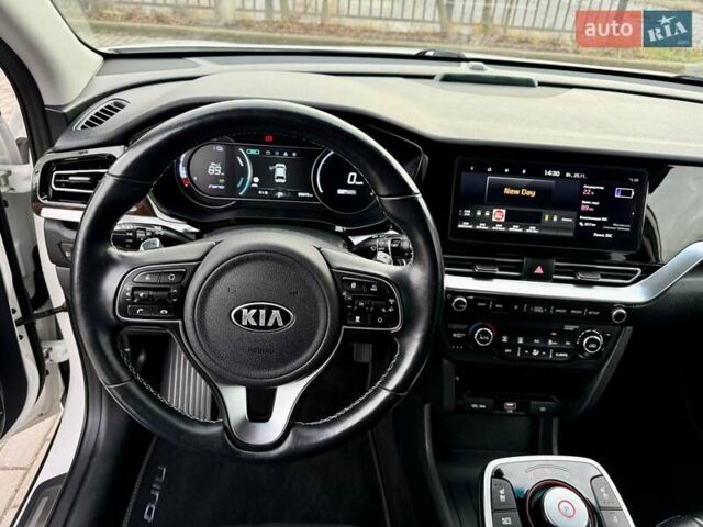 Білий Кіа Niro, об'ємом двигуна 0 л та пробігом 89 тис. км за 18950 $, фото 58 на Automoto.ua