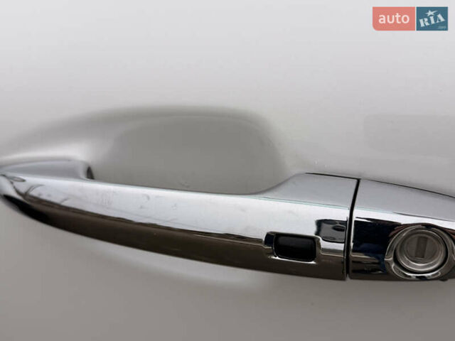 Білий Кіа Niro, об'ємом двигуна 0 л та пробігом 112 тис. км за 18300 $, фото 17 на Automoto.ua