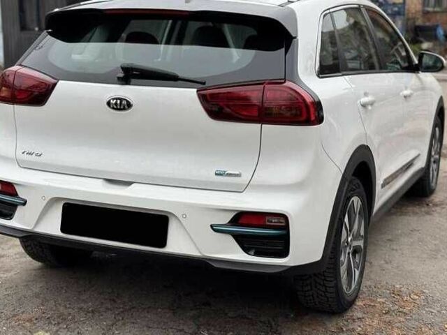 Белый Киа Niro, объемом двигателя 0 л и пробегом 146 тыс. км за 14000 $, фото 13 на Automoto.ua