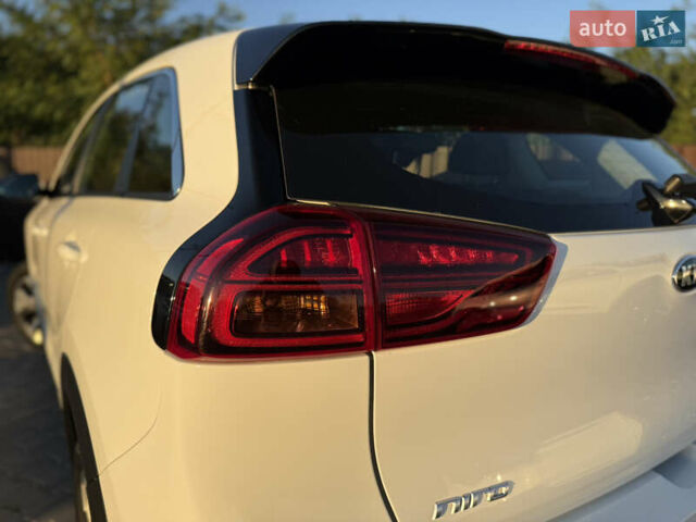 Білий Кіа Niro, об'ємом двигуна 0 л та пробігом 169 тис. км за 18200 $, фото 13 на Automoto.ua