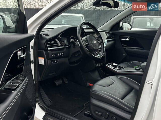 Білий Кіа Niro, об'ємом двигуна 0 л та пробігом 124 тис. км за 20400 $, фото 33 на Automoto.ua