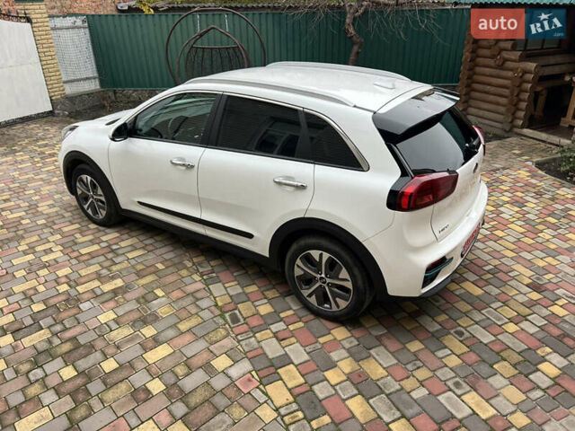 Белый Киа Niro, объемом двигателя 0 л и пробегом 116 тыс. км за 21000 $, фото 3 на Automoto.ua