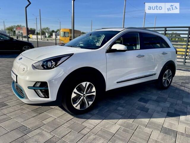 Білий Кіа Niro, об'ємом двигуна 0 л та пробігом 11 тис. км за 24750 $, фото 5 на Automoto.ua