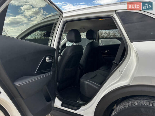 Белый Киа Niro, объемом двигателя 0 л и пробегом 141 тыс. км за 19100 $, фото 35 на Automoto.ua