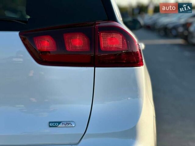 Белый Киа Niro, объемом двигателя 1.58 л и пробегом 136 тыс. км за 18390 $, фото 8 на Automoto.ua