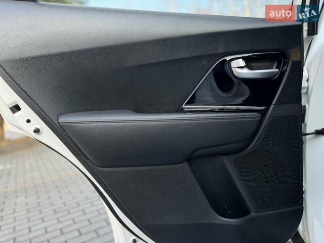 Белый Киа Niro, объемом двигателя 0 л и пробегом 72 тыс. км за 18600 $, фото 63 на Automoto.ua