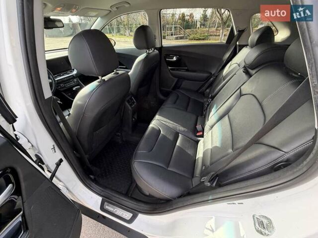 Белый Киа Niro, объемом двигателя 1.58 л и пробегом 200 тыс. км за 18600 $, фото 31 на Automoto.ua