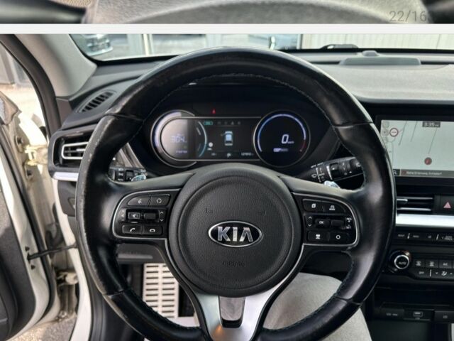 Білий Кіа Niro, об'ємом двигуна 0 л та пробігом 130 тис. км за 20500 $, фото 9 на Automoto.ua