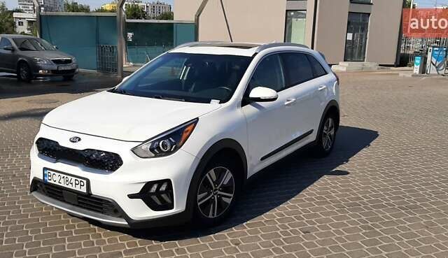 Белый Киа Niro, объемом двигателя 1.58 л и пробегом 64 тыс. км за 18900 $, фото 2 на Automoto.ua