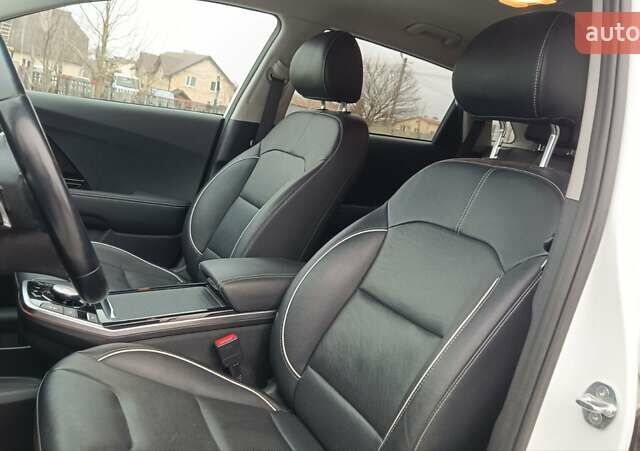 Білий Кіа Niro, об'ємом двигуна 0 л та пробігом 127 тис. км за 19999 $, фото 25 на Automoto.ua