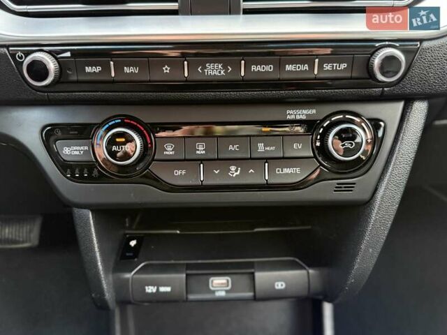 Білий Кіа Niro, об'ємом двигуна 0 л та пробігом 168 тис. км за 18455 $, фото 11 на Automoto.ua