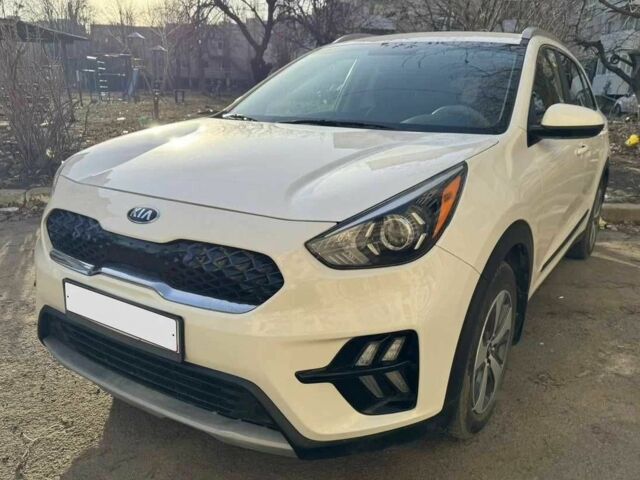 Белый Киа Niro, объемом двигателя 1.6 л и пробегом 100 тыс. км за 12000 $, фото 4 на Automoto.ua