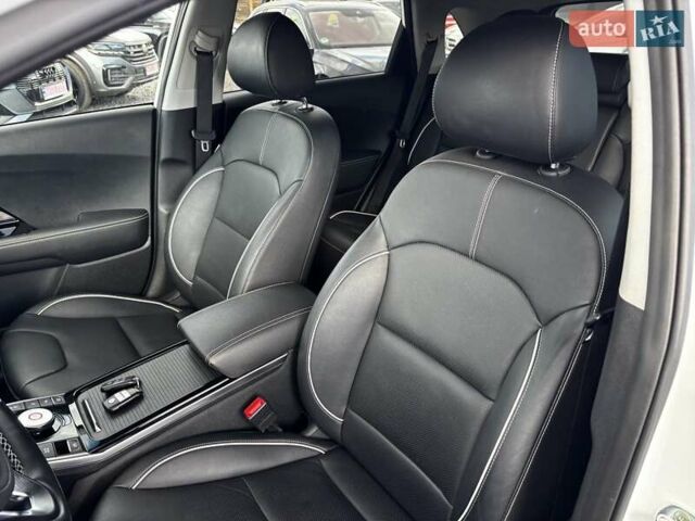 Киа Niro 2020 в Львове на Automoto.ua Белый Киа Niro, объемом двигателя 0 л и пробегом 95 тыс. км за 20450 $, фото 30 на Automoto.ua