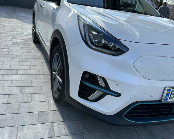 Белый Киа Niro, объемом двигателя 0 л и пробегом 124 тыс. км за 19800 $, фото 1 на Automoto.ua