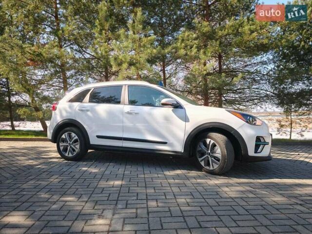 Белый Киа Niro, объемом двигателя 0 л и пробегом 78 тыс. км за 17900 $, фото 2 на Automoto.ua
