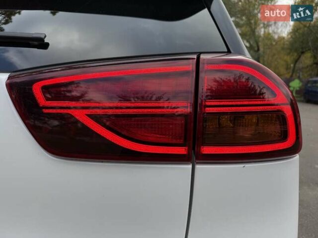 Білий Кіа Niro, об'ємом двигуна 0 л та пробігом 168 тис. км за 18455 $, фото 22 на Automoto.ua